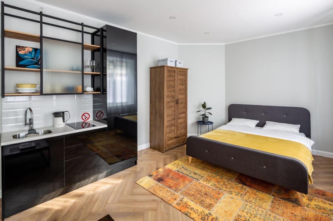 Братів Рогатинців 9/1 Lviv Luaran gambar